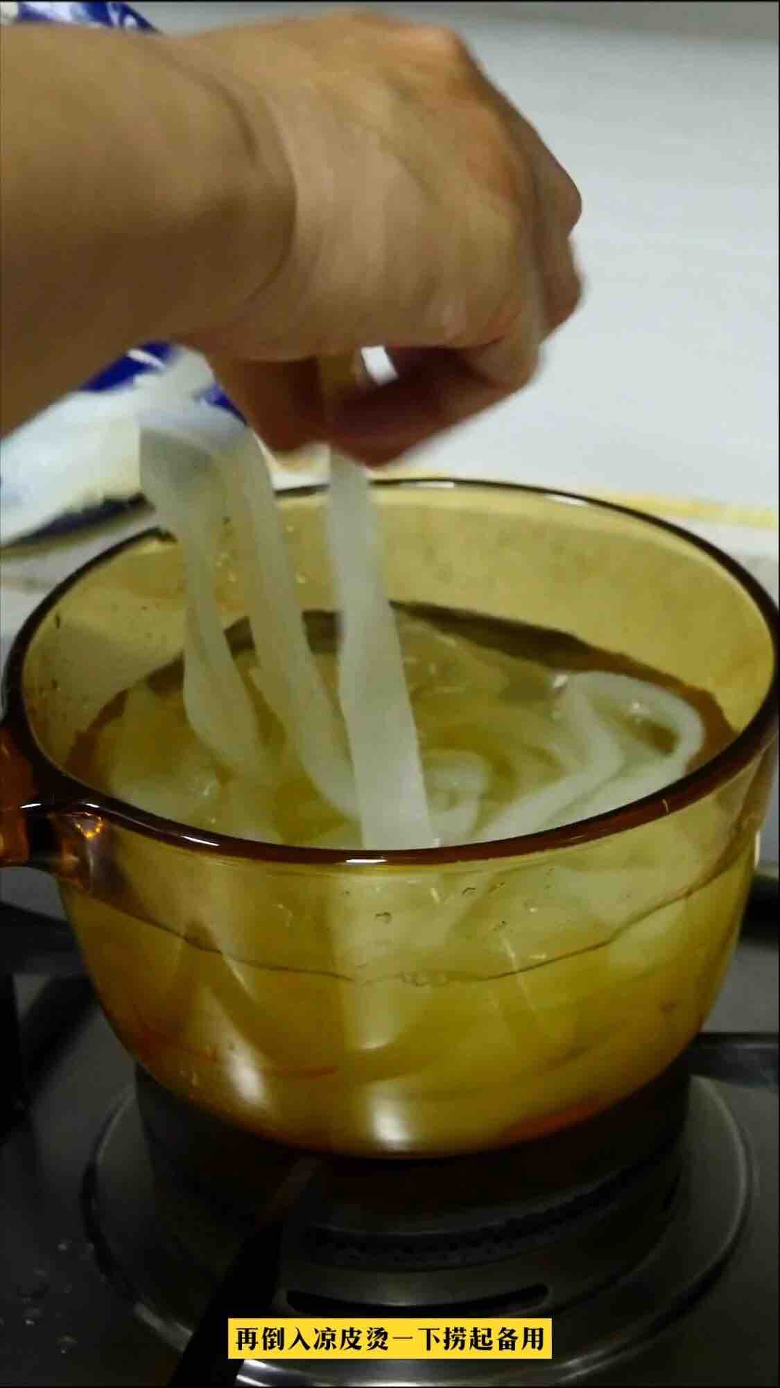 時(shí)蔬拌涼皮的做法-香辣味拌菜譜