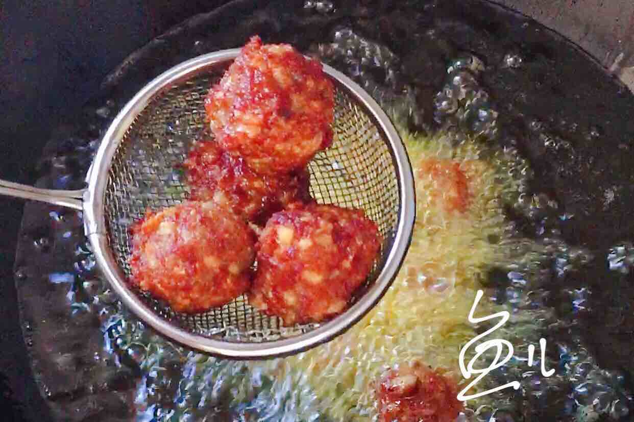 蓮藕肉丸的做法-家常味炸菜譜