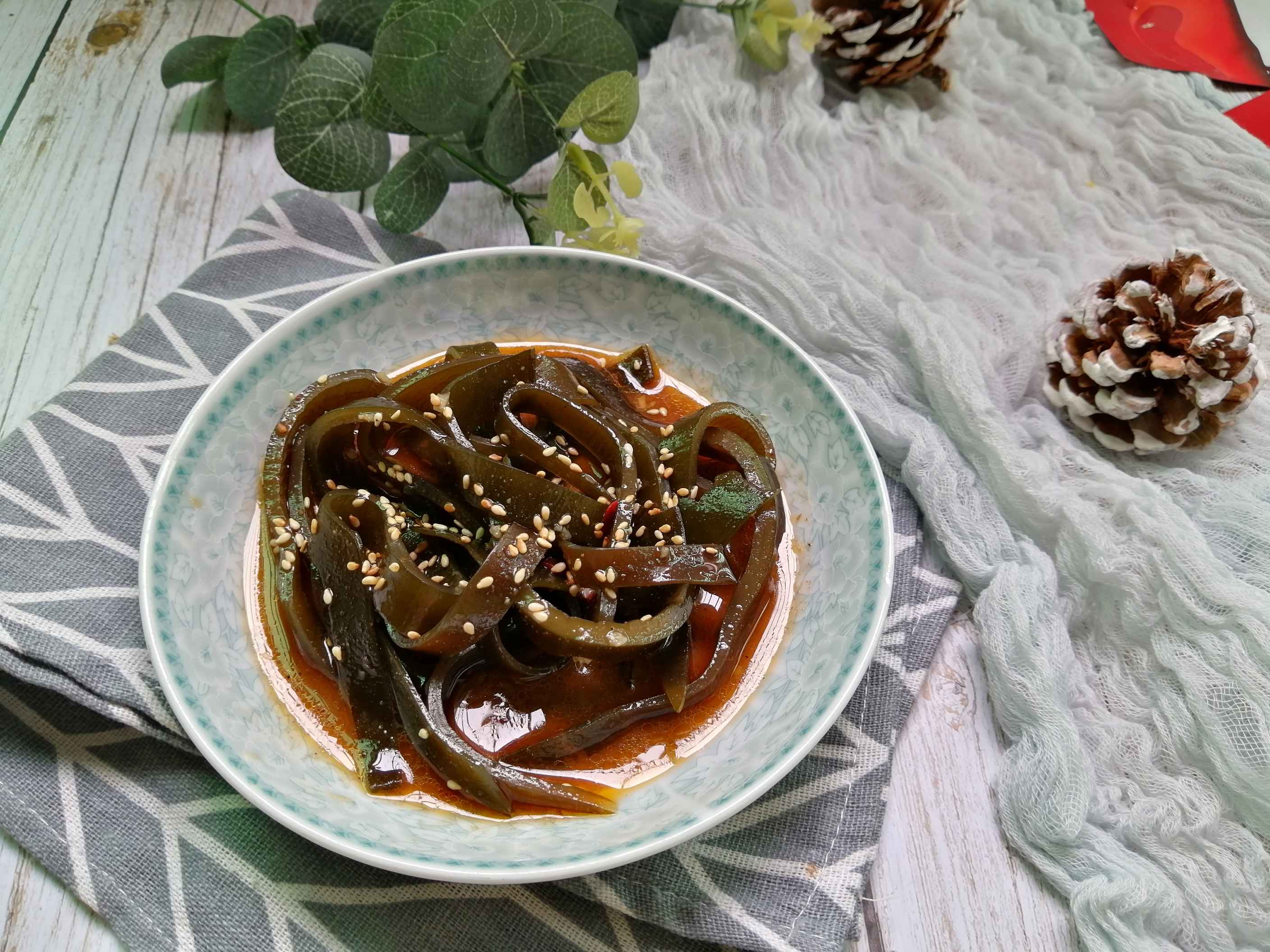 呷哺呷哺涼拌海帶的做法-香辣味拌菜譜-易網(wǎng)健康養(yǎng)生網(wǎng) 呷哺呷哺涼拌海帶的做法-香辣味拌菜譜