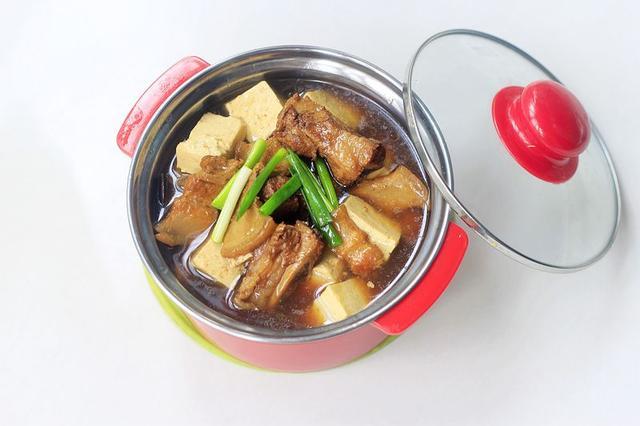 電飯煲豆腐燉肉的做法-咸鮮味燉菜譜-易網健康養生網 電飯煲豆腐燉肉的做法-咸鮮味燉菜譜