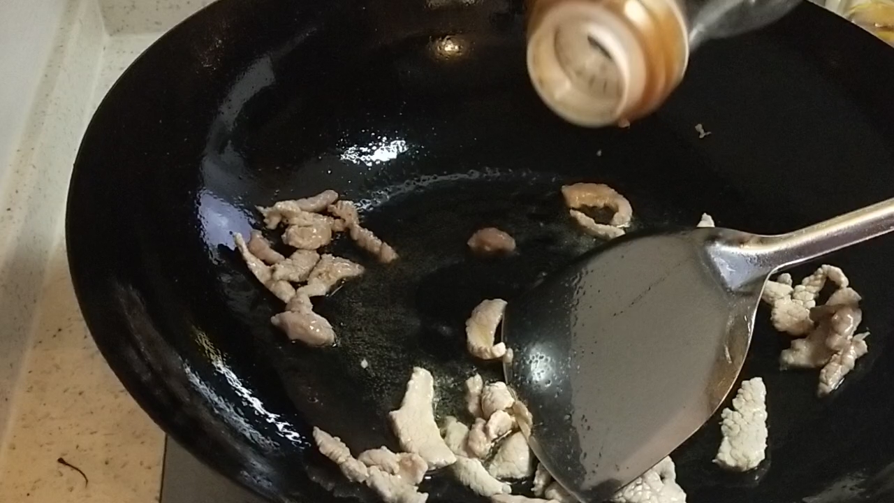 小清新蒜薹炒肉的做法-咸鮮味炒菜譜