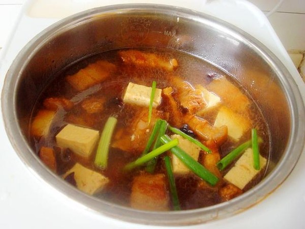 電飯煲豆腐燉肉的做法-咸鮮味燉菜譜