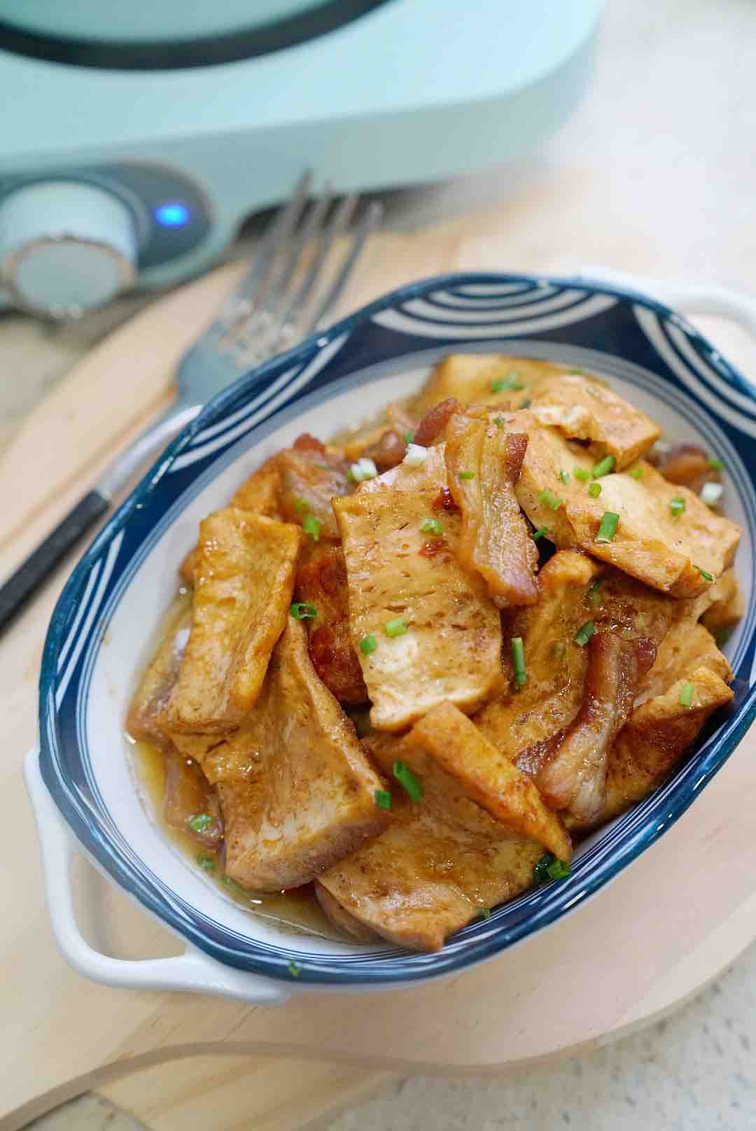 五花燒豆腐的做法-家常味燒菜譜-易網(wǎng)健康養(yǎng)生網(wǎng) 五花燒豆腐的做法-家常味燒菜譜