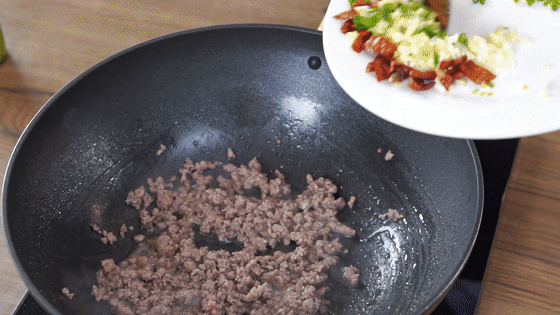 今天就做這道經典下飯菜——麻婆豆腐的做法-香辣味炒菜譜