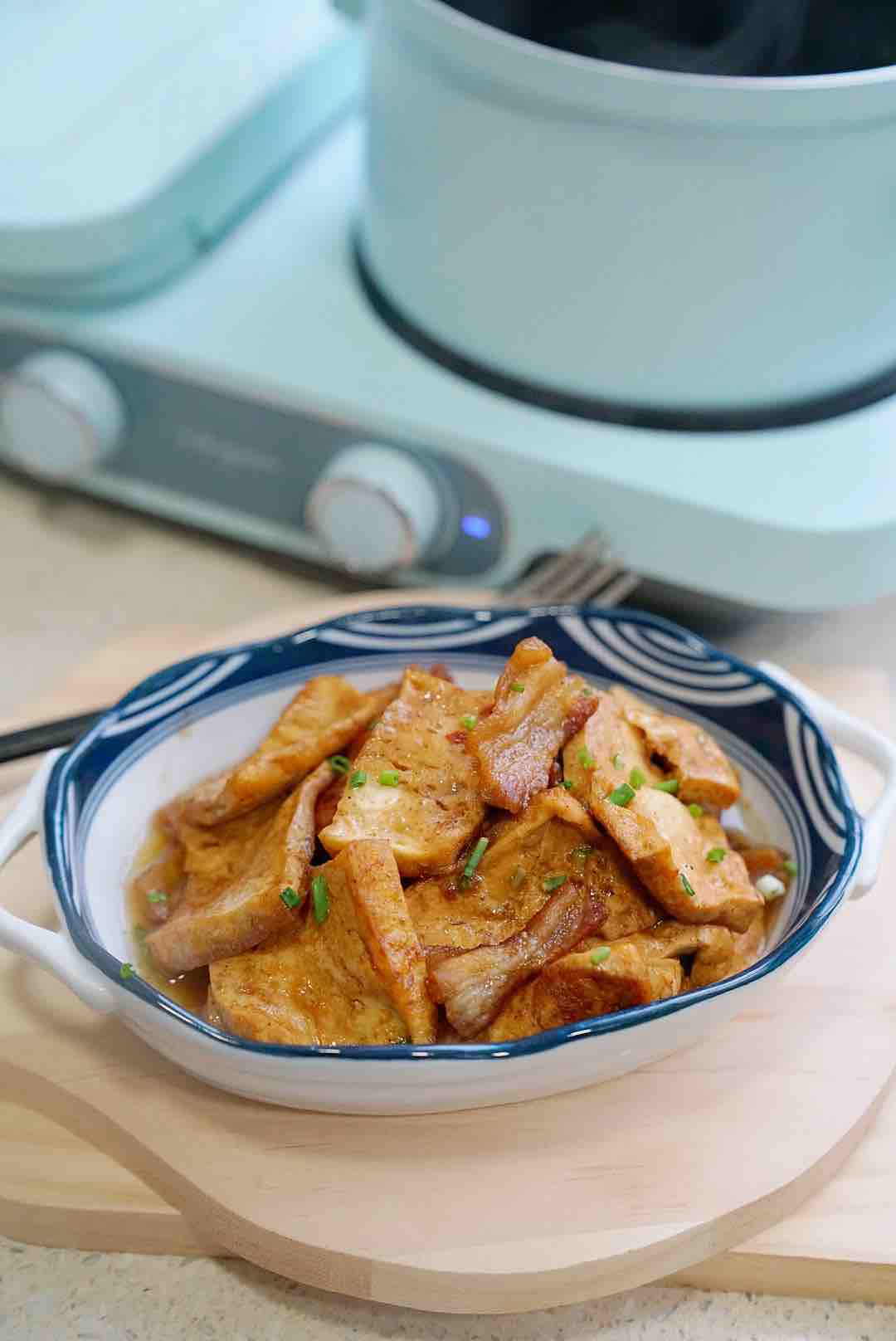五花燒豆腐的做法-家常味燒菜譜-易網(wǎng)健康養(yǎng)生網(wǎng) 五花燒豆腐的做法-家常味燒菜譜