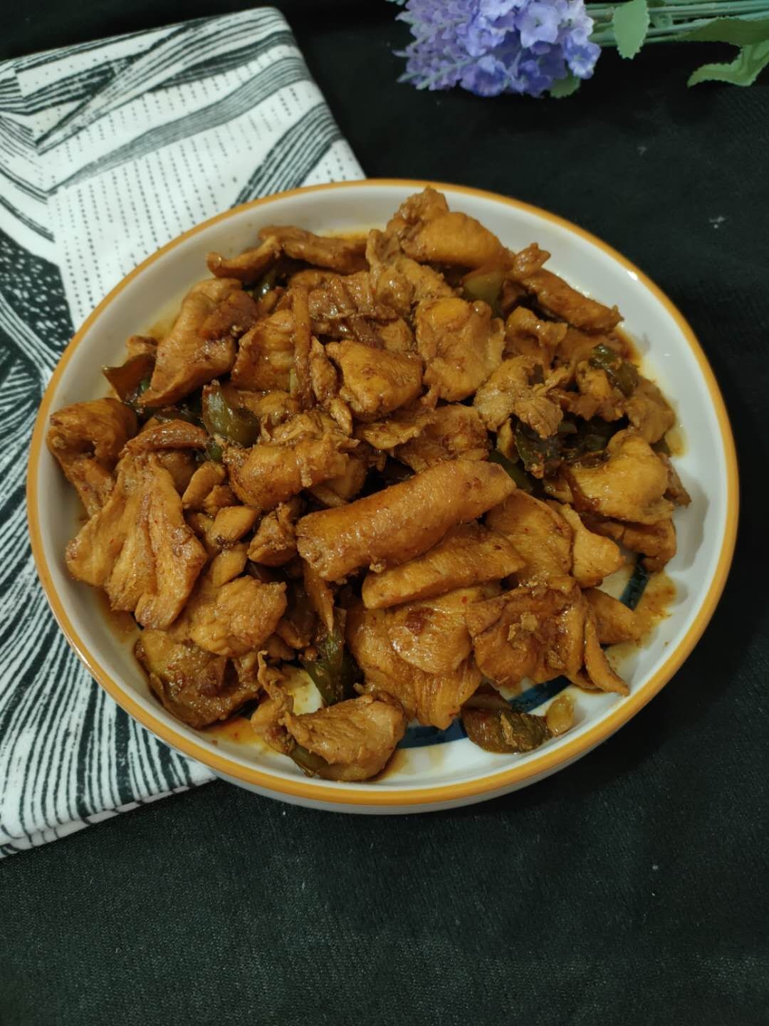 紅燒雞胸肉片的做法-家常味燒菜譜