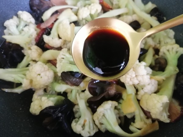 菜花木耳炒臘肉的做法-家常味炒菜譜
