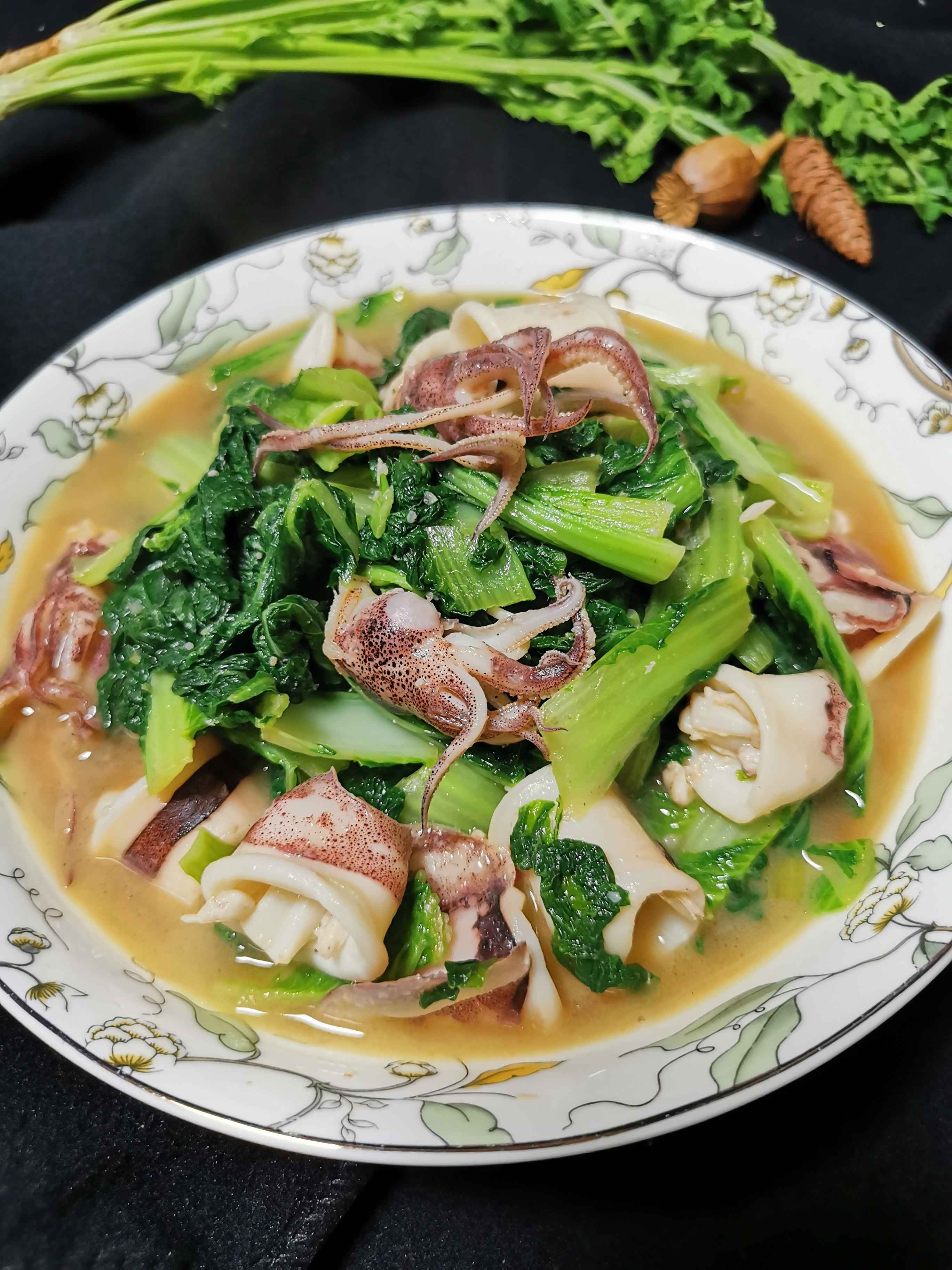 小白菜燒筆管魚的做法-家常味炒菜譜-易網(wǎng)健康養(yǎng)生網(wǎng) 小白菜燒筆管魚的做法-家常味炒菜譜