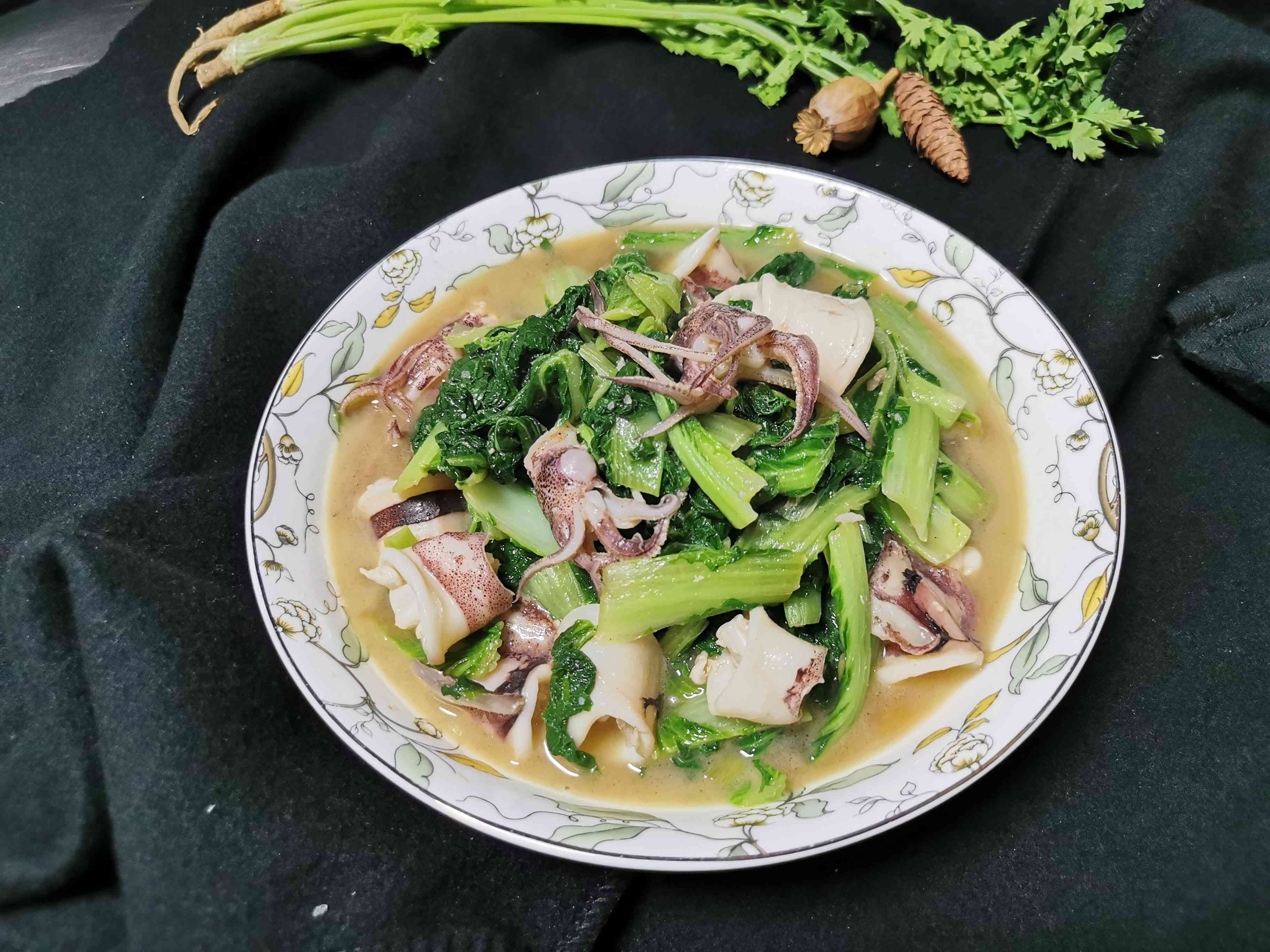小白菜燒筆管魚的做法-家常味炒菜譜-易網(wǎng)健康養(yǎng)生網(wǎng) 小白菜燒筆管魚的做法-家常味炒菜譜