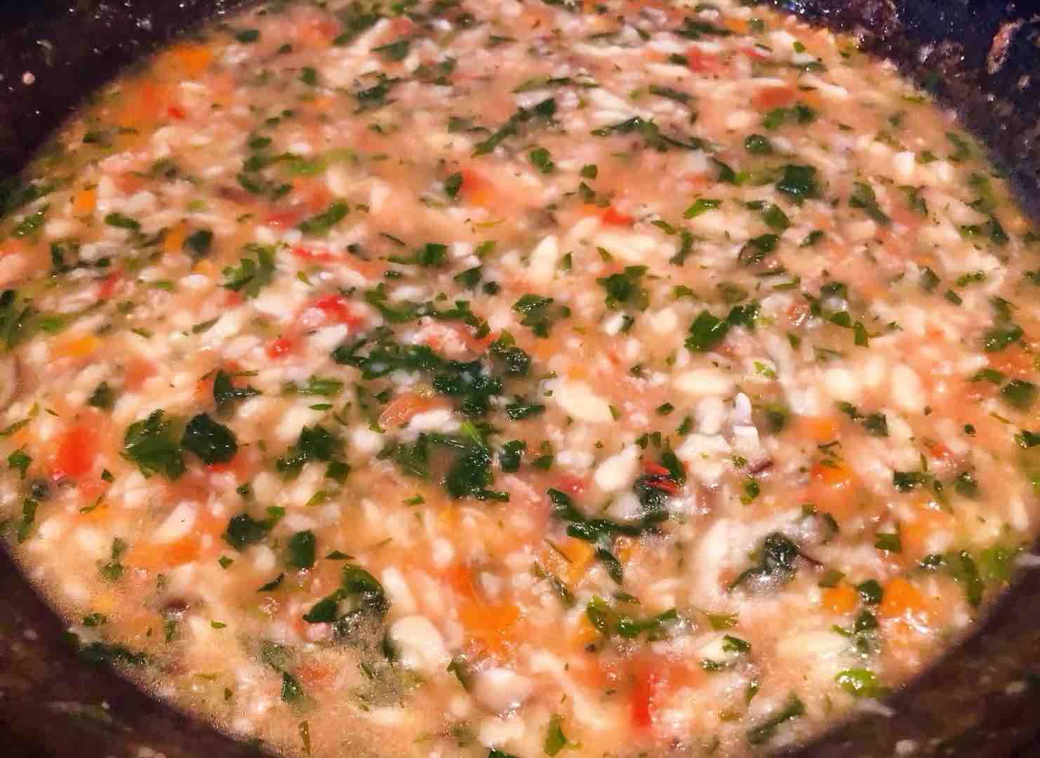 西紅柿香菇芹菜葉豬肉疙瘩湯的做法-家常味煮菜譜