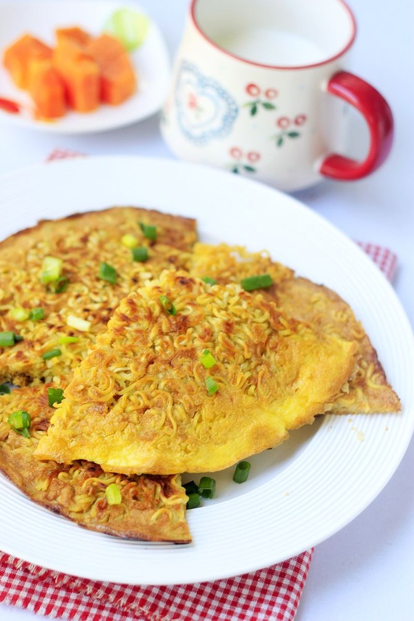 泡面煎蛋的做法-家常味煎菜譜