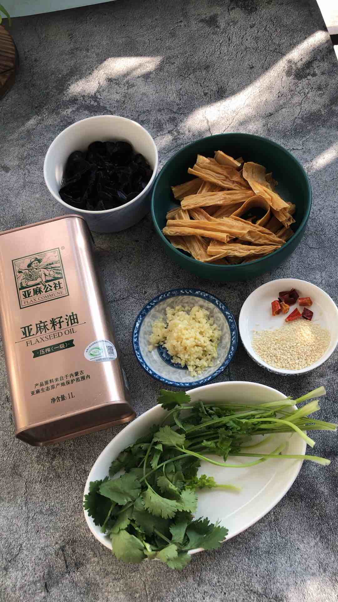 涼拌腐竹木耳的做法-香辣味拌菜譜