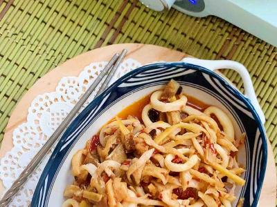 菇絲魷魚(yú)圈的做法-香辣味炒菜譜