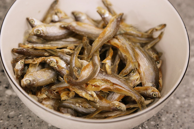 香辣毛豆米炒小魚干的做法-家常味炒菜譜
