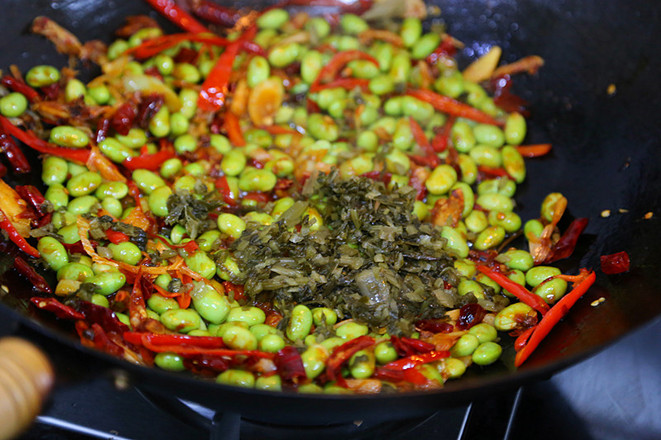 香辣毛豆米炒小魚干的做法-家常味炒菜譜