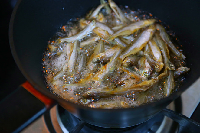 香辣毛豆米炒小魚干的做法-家常味炒菜譜