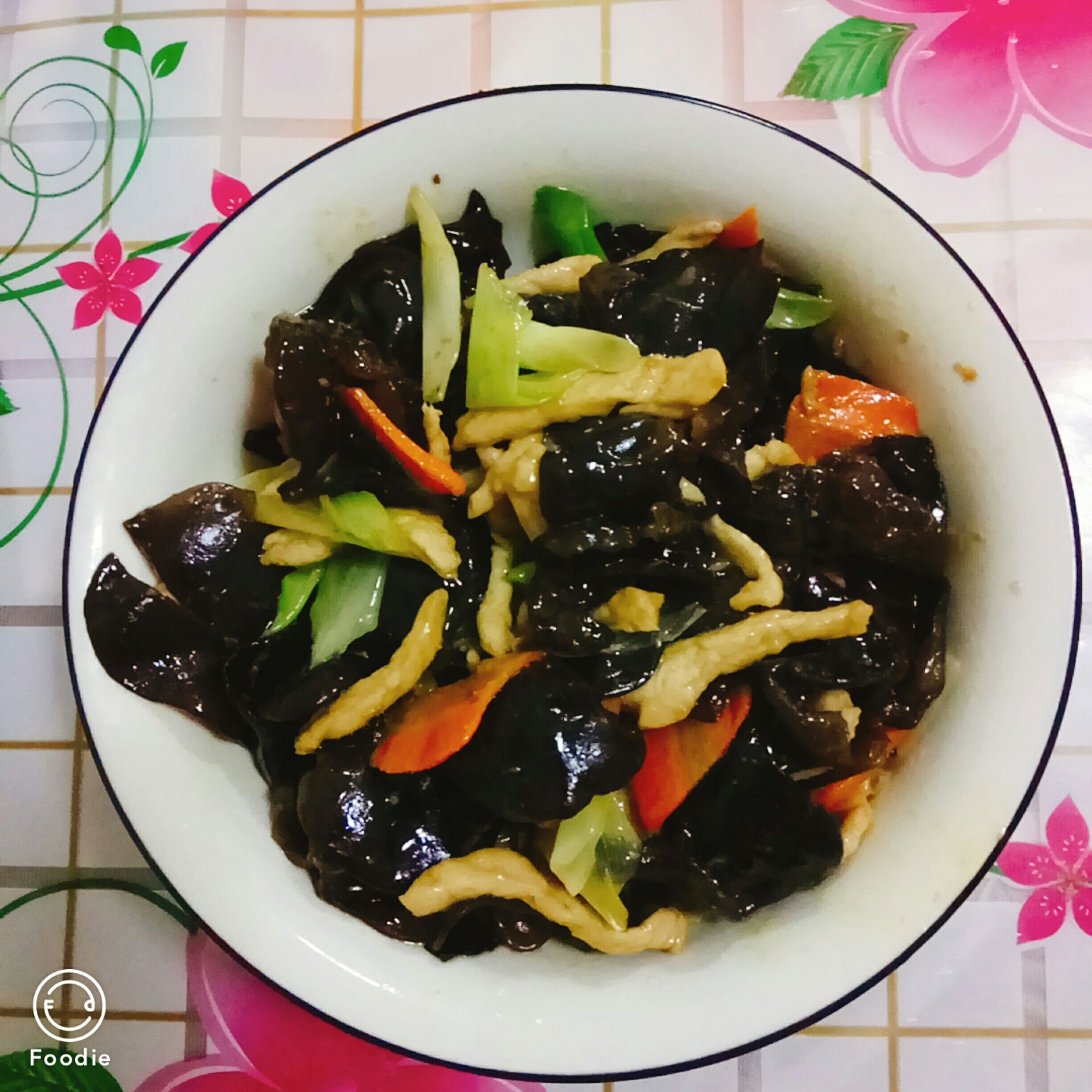 木耳炒肉的做法-家常味炒菜譜-易網健康養生網 木耳炒肉的做法-家常味炒菜譜