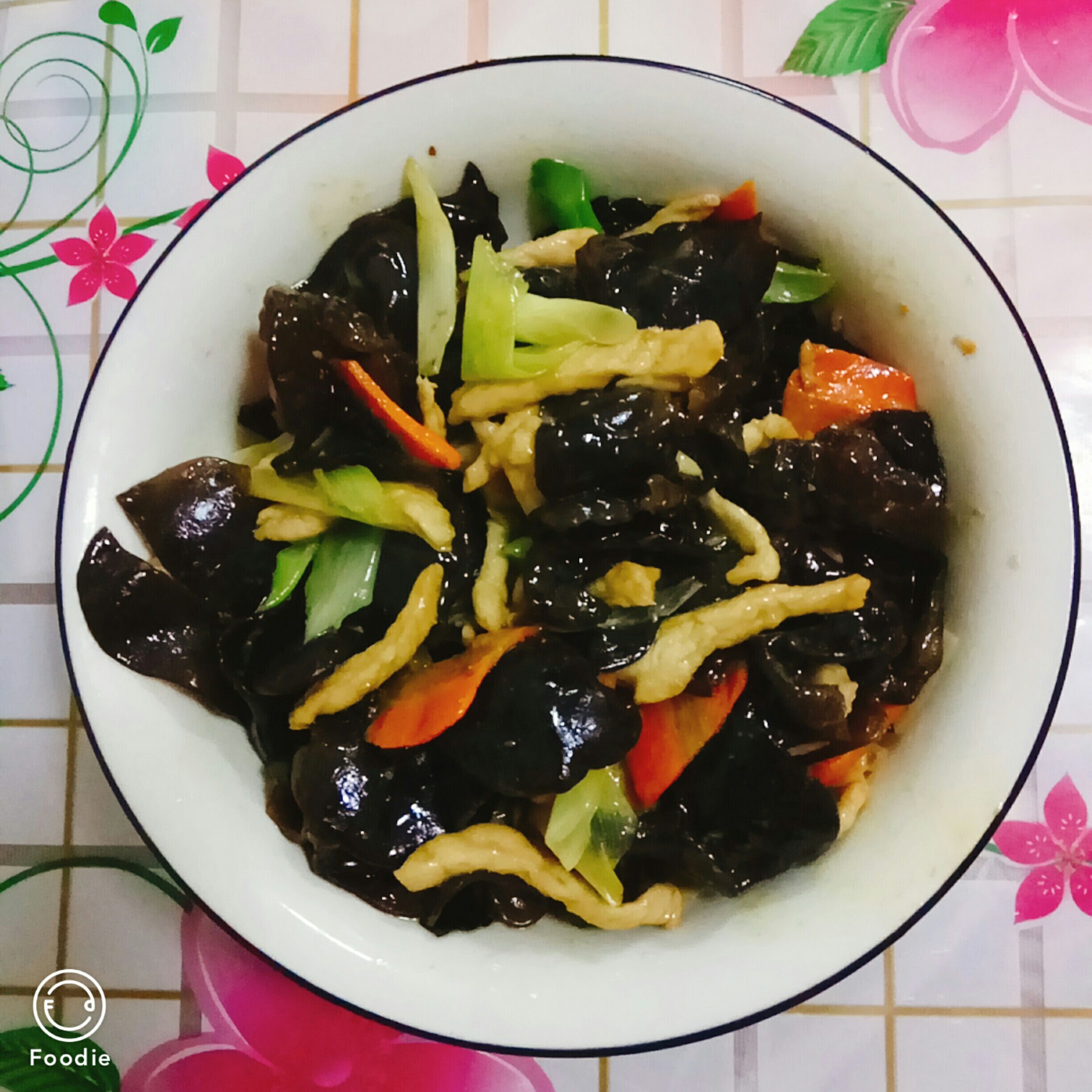 木耳炒肉的做法-家常味炒菜譜-易網健康養生網 木耳炒肉的做法-家常味炒菜譜