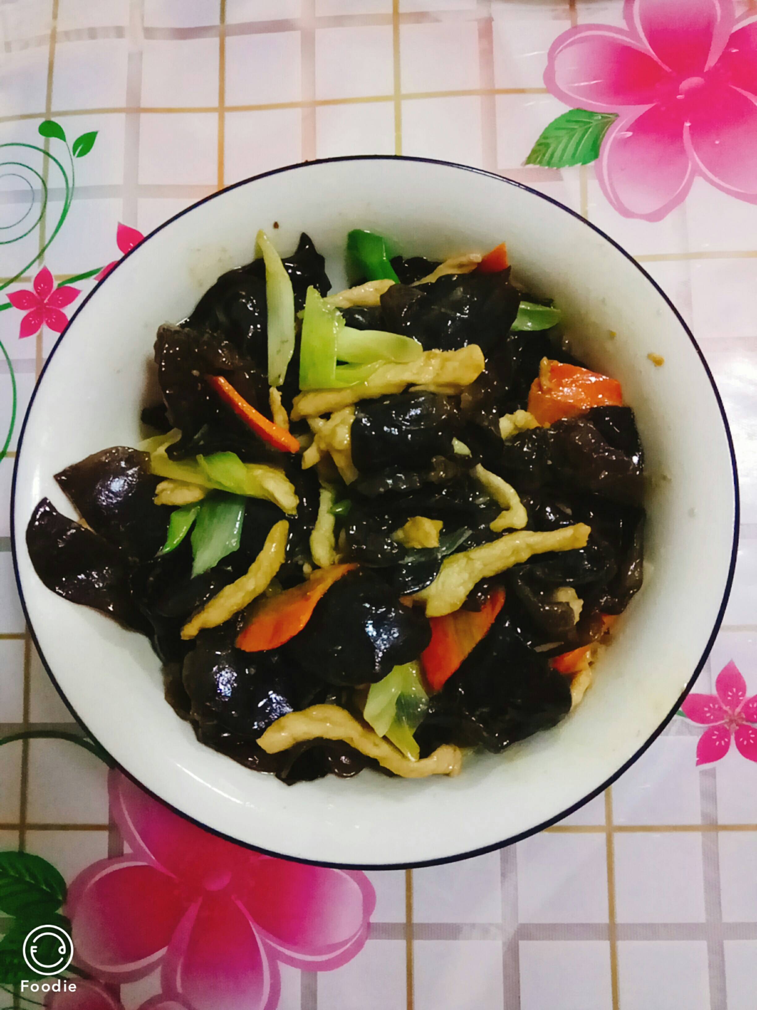 木耳炒肉的做法-家常味炒菜譜-易網健康養生網 木耳炒肉的做法-家常味炒菜譜