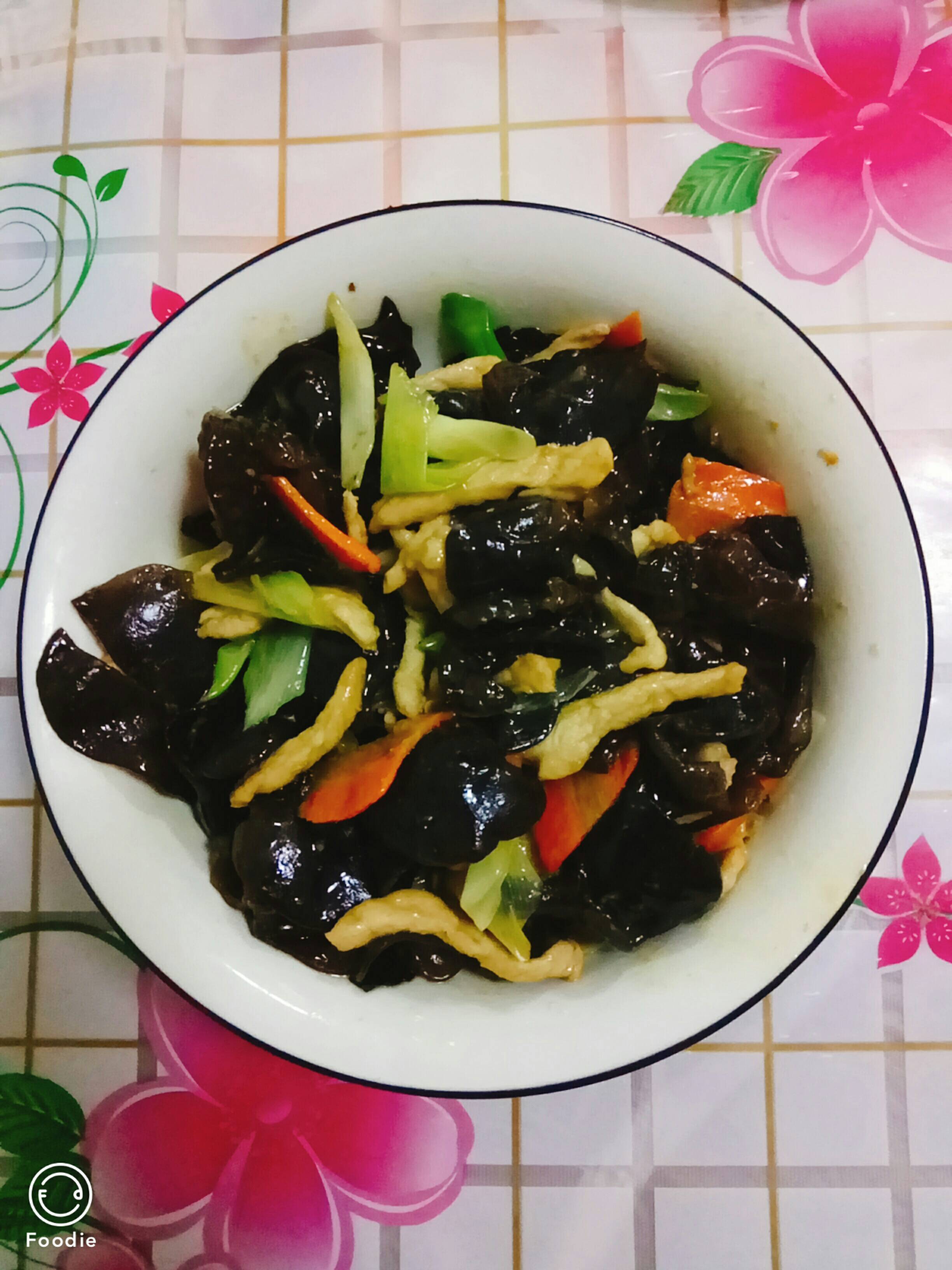 木耳炒肉的做法-家常味炒菜譜-易網健康養生網 木耳炒肉的做法-家常味炒菜譜