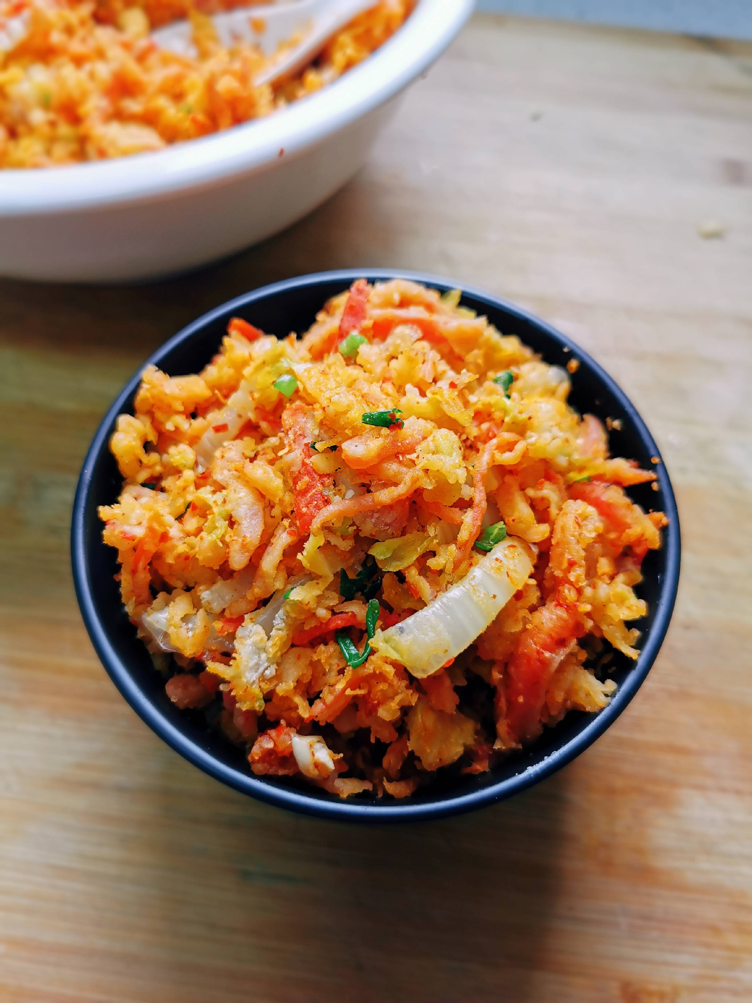 紅蘿卜和娃娃菜，加點面粉抓一抓，可以當主食的“家常麥飯”的做法-家常味蒸菜譜