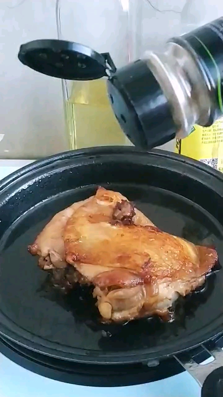 快手煎雞排，想吃進來看看就會的做法-麻辣味煎菜譜
