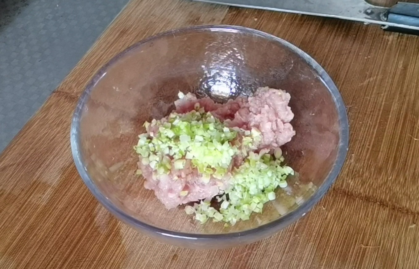 立冬之后蓮藕就應該這樣吃,軟糯鮮香營養豐富的做法-家常味蒸菜譜-易網<a href=http://m.aoa7937.com/ target=_blank class=infotextkey>健康養生</a>網 立冬之后蓮藕就應該這樣吃,軟糯鮮香營養豐富的做法-家常味蒸菜譜