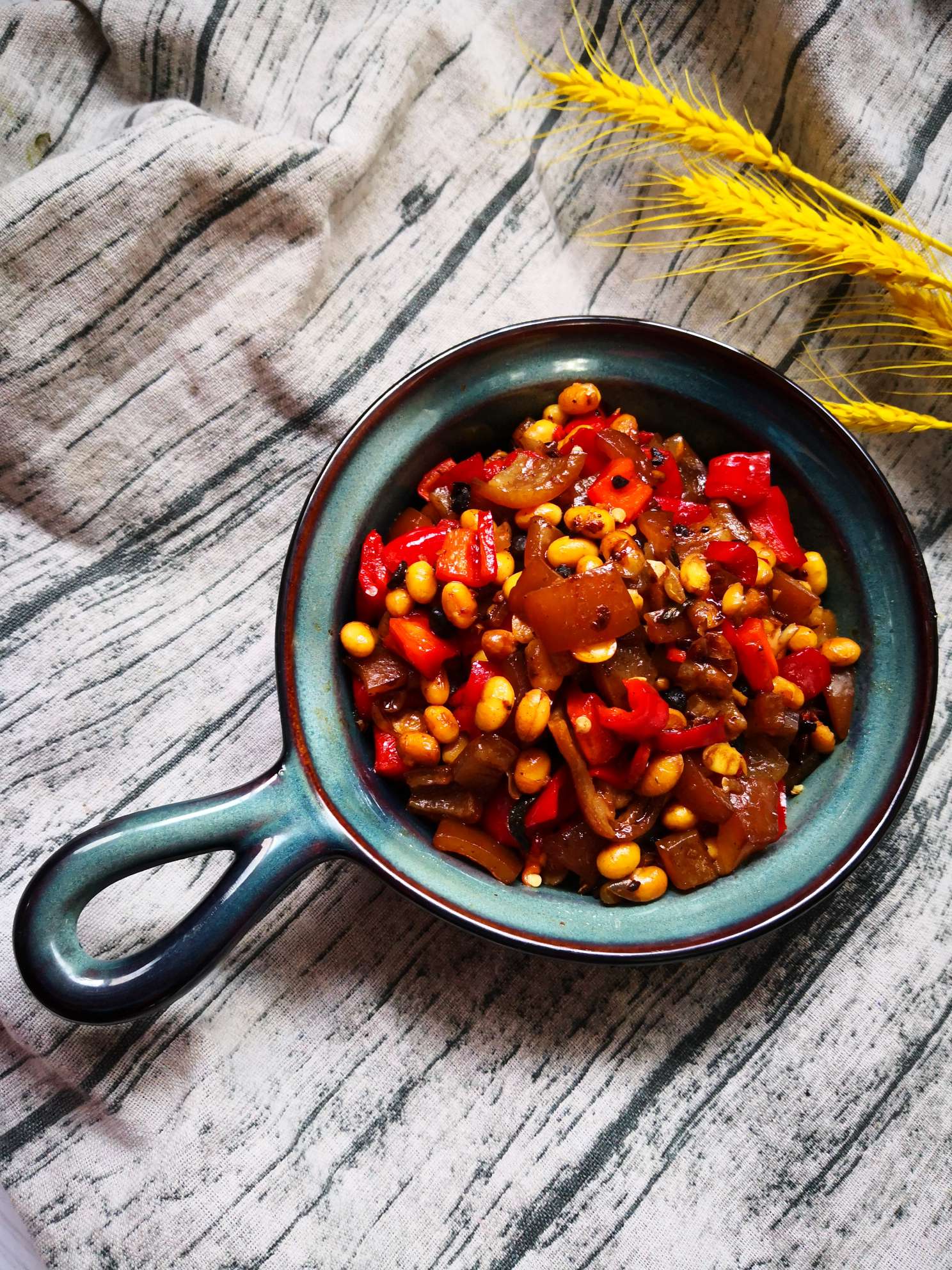 紅椒肉皮醬黃豆的做法-家常味炒菜譜-易網健康養生網 紅椒肉皮醬黃豆的做法-家常味炒菜譜