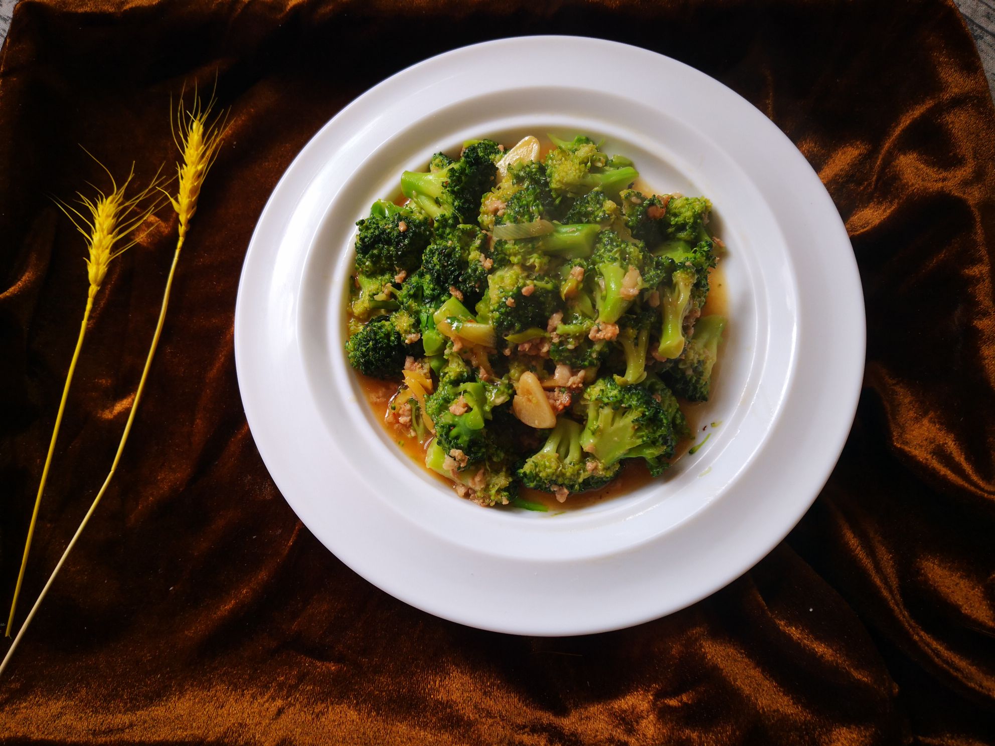 肉餡西蘭花的做法-家常味炒菜譜