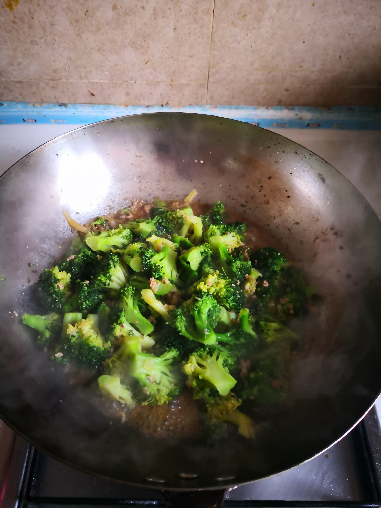 肉餡西蘭花的做法-家常味炒菜譜