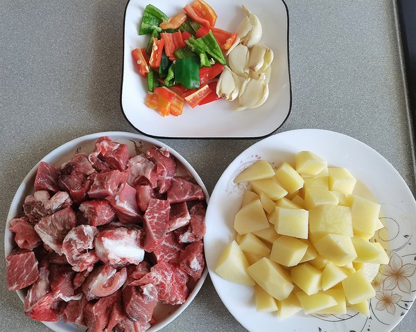 鮮美又饞人的土豆燉牛肉的做法-家常味燉菜譜-易網<a href=http://m.aoa7937.com/ target=_blank class=infotextkey>健康養生</a>網 鮮美又饞人的土豆燉牛肉的做法-家常味燉菜譜
