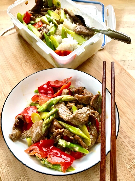 蘆筍甜椒炒牛肉的做法-家常味炒菜譜-易網健康養生網 蘆筍甜椒炒牛肉的做法-家常味炒菜譜