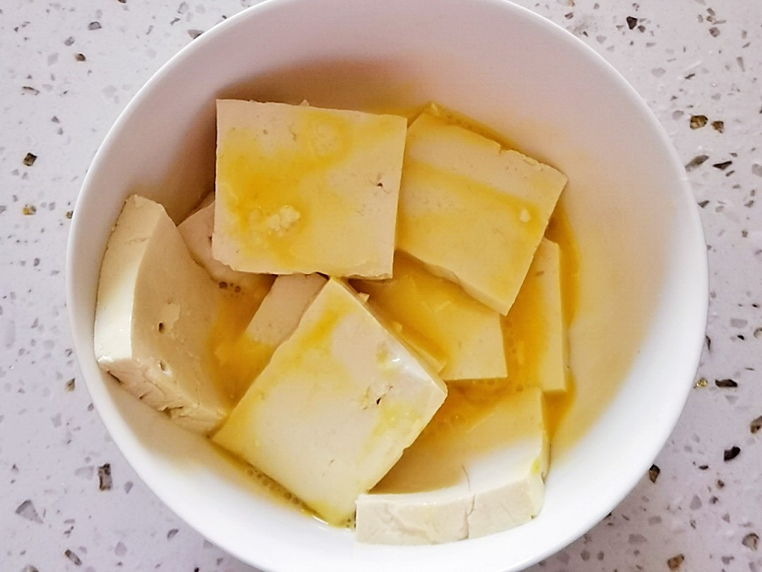 冬日暖胃家常菜-豆腐粉絲煲,葷素搭配,經(jīng)濟(jì)實(shí)惠又美味的做法-咸鮮味炒菜譜-易網(wǎng)健康養(yǎng)生網(wǎng) 冬日暖胃家常菜-豆腐粉絲煲,葷素搭配,經(jīng)濟(jì)實(shí)惠又美味的做法-咸鮮味炒菜譜