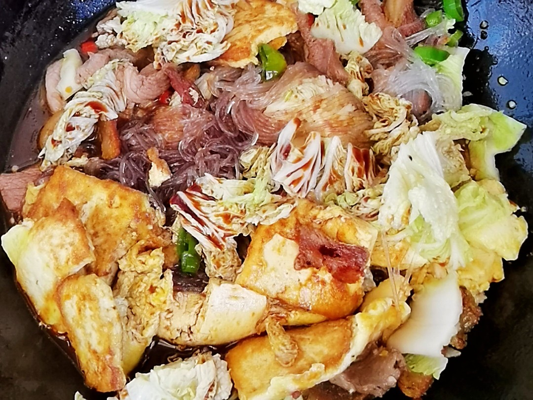 冬日暖胃家常菜-豆腐粉絲煲,葷素搭配,經(jīng)濟(jì)實(shí)惠又美味的做法-咸鮮味炒菜譜-易網(wǎng)健康養(yǎng)生網(wǎng) 冬日暖胃家常菜-豆腐粉絲煲,葷素搭配,經(jīng)濟(jì)實(shí)惠又美味的做法-咸鮮味炒菜譜