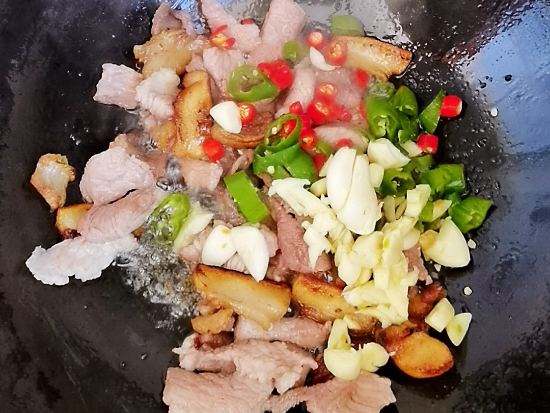 冬日暖胃家常菜-豆腐粉絲煲,葷素搭配,經(jīng)濟(jì)實(shí)惠又美味的做法-咸鮮味炒菜譜-易網(wǎng)健康養(yǎng)生網(wǎng) 冬日暖胃家常菜-豆腐粉絲煲,葷素搭配,經(jīng)濟(jì)實(shí)惠又美味的做法-咸鮮味炒菜譜