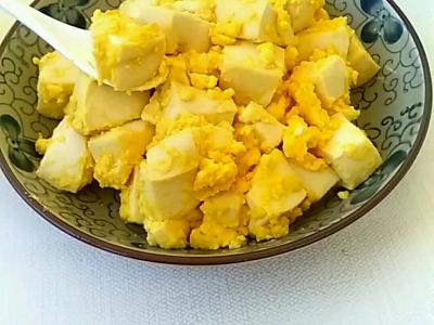 新鮮美味又營養(yǎng) 源自豆腐鵝蛋黃的做法-咸鮮味燒菜譜