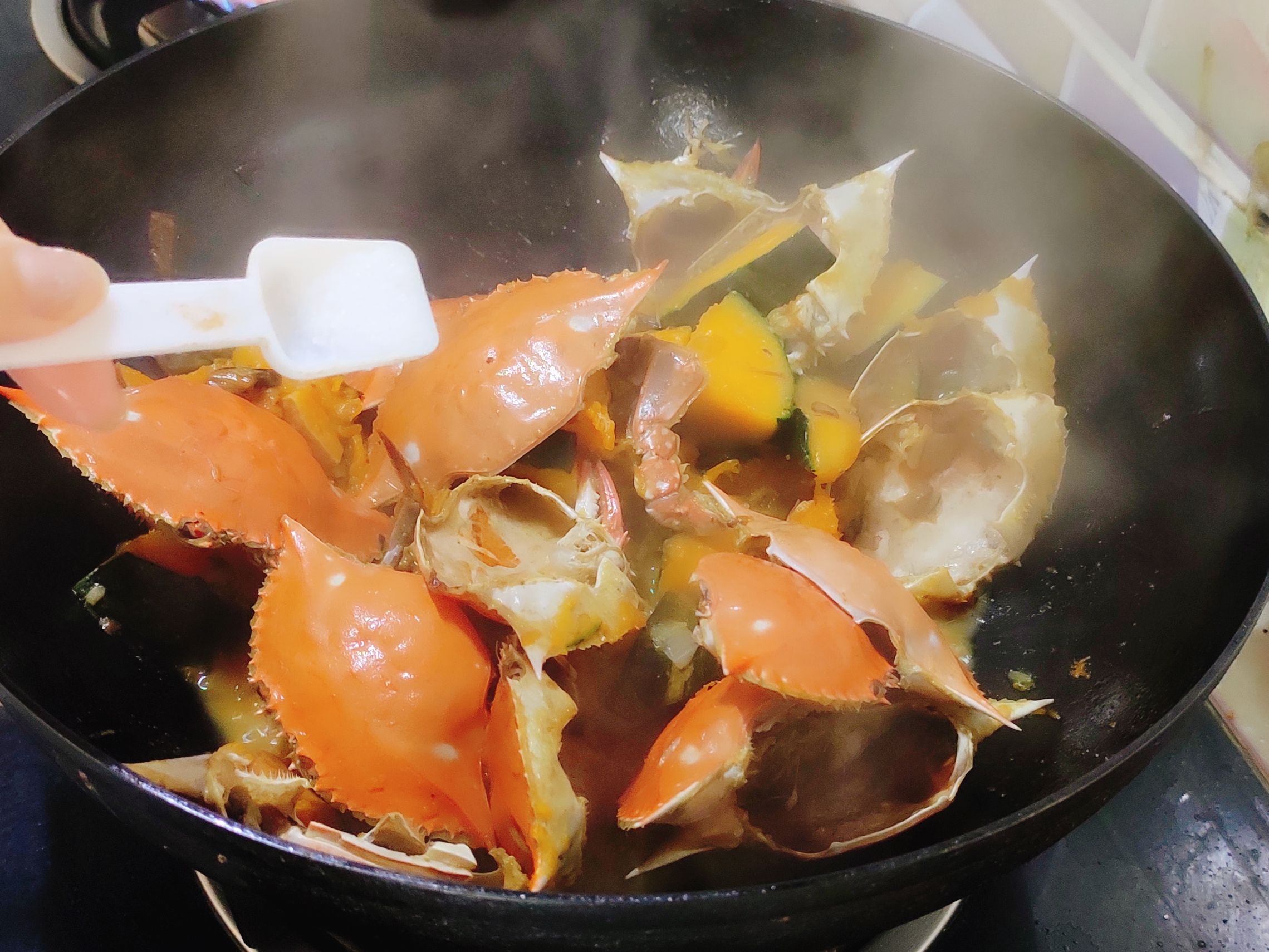 鮮味濃郁的蟹殼燉南瓜的做法-咸鮮味燉菜譜