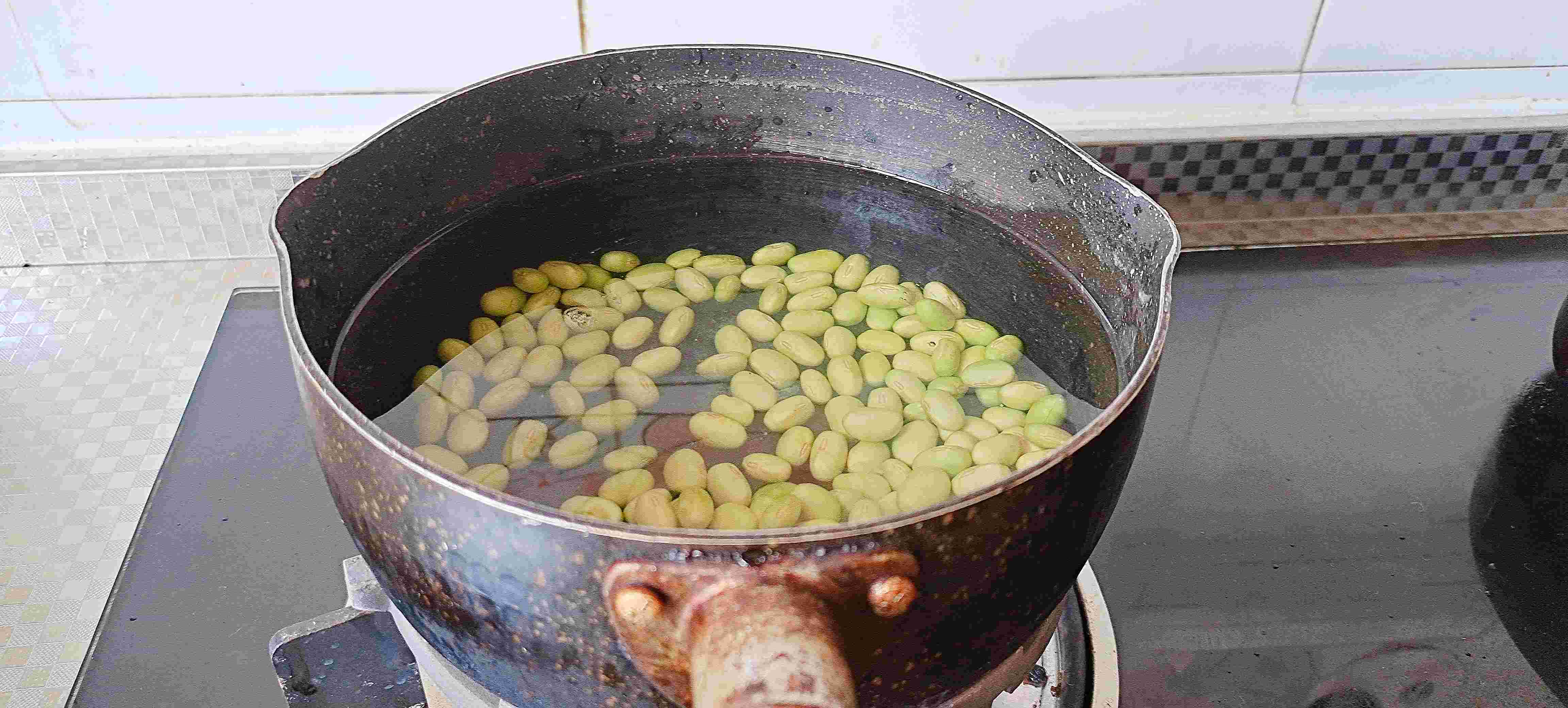 秋冬這樣吃豆腐,暖身又下飯…金針豆腐煲的做法-咸鮮味煲菜譜-易網<a href=http://m.aoa7937.com/ target=_blank class=infotextkey>健康養生</a>網 秋冬這樣吃豆腐,暖身又下飯…金針豆腐煲的做法-咸鮮味煲菜譜