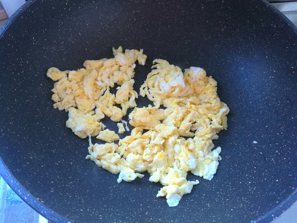 蒜薹木耳炒雞蛋的做法-家常味炒菜譜