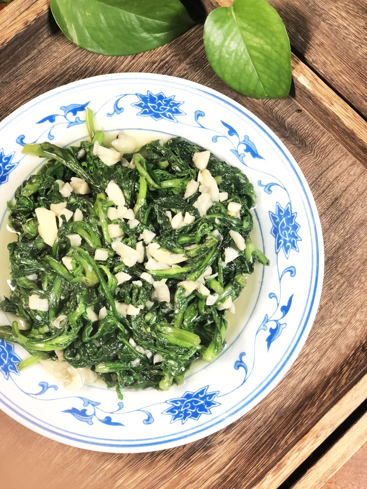 蒜泥茼蒿的做法-家常味炒菜譜-易網(wǎng)健康養(yǎng)生網(wǎng) 蒜泥茼蒿的做法-家常味炒菜譜