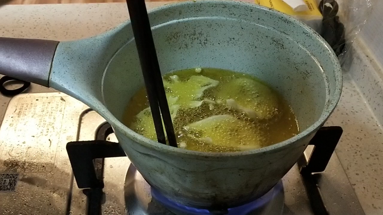 網(wǎng)紅小零食香酥藕片的做法-家常味炸菜譜