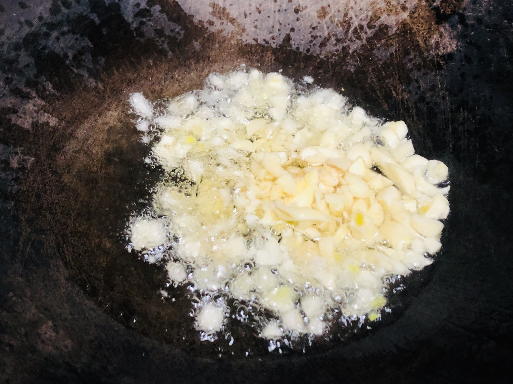 蒜泥茼蒿的做法-家常味炒菜譜