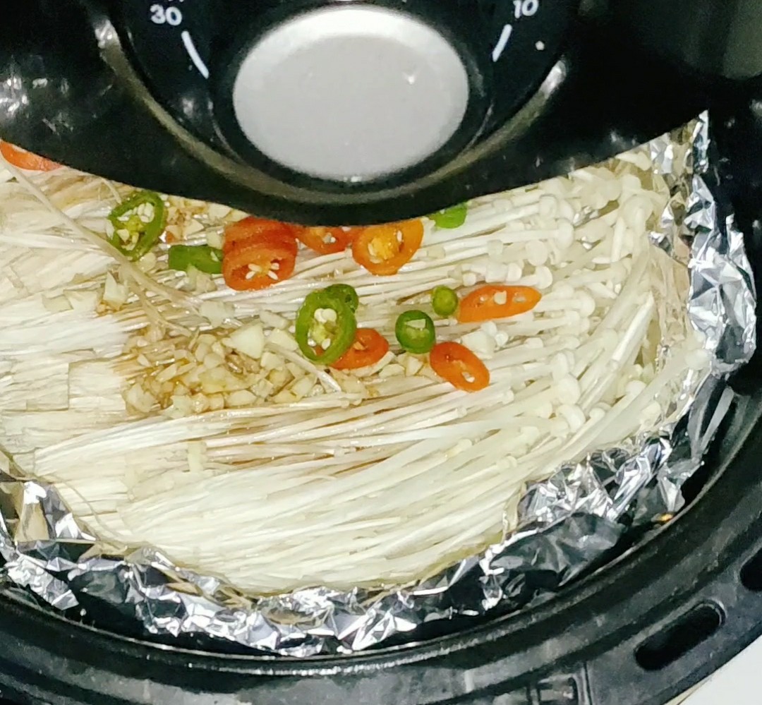 不放鹽的錫紙金針菇的做法-酸辣味燒菜譜