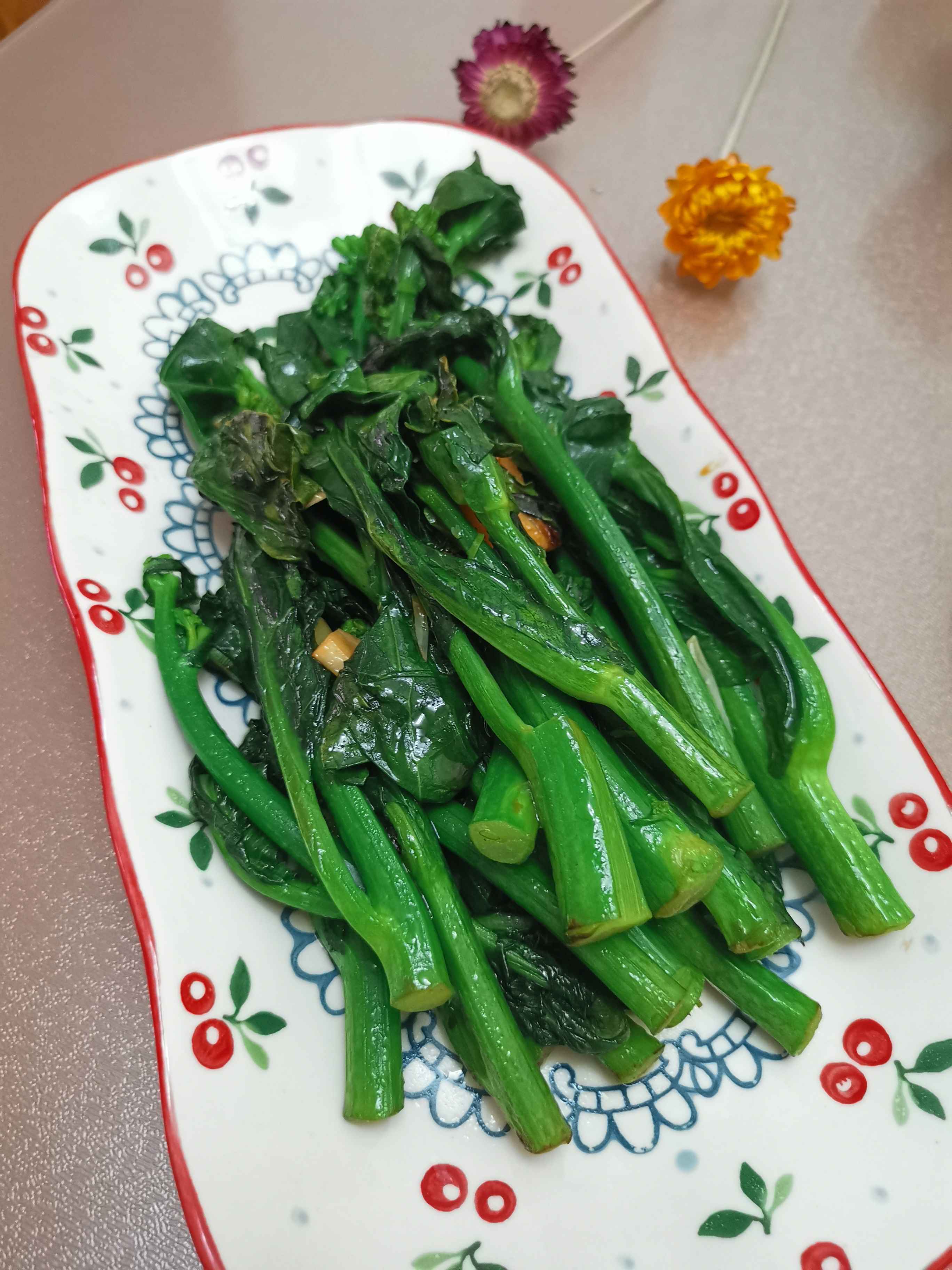 大蒜炒芥蘭的做法-家常味炒菜譜-易網(wǎng)健康養(yǎng)生網(wǎng) 大蒜炒芥蘭的做法-家常味炒菜譜