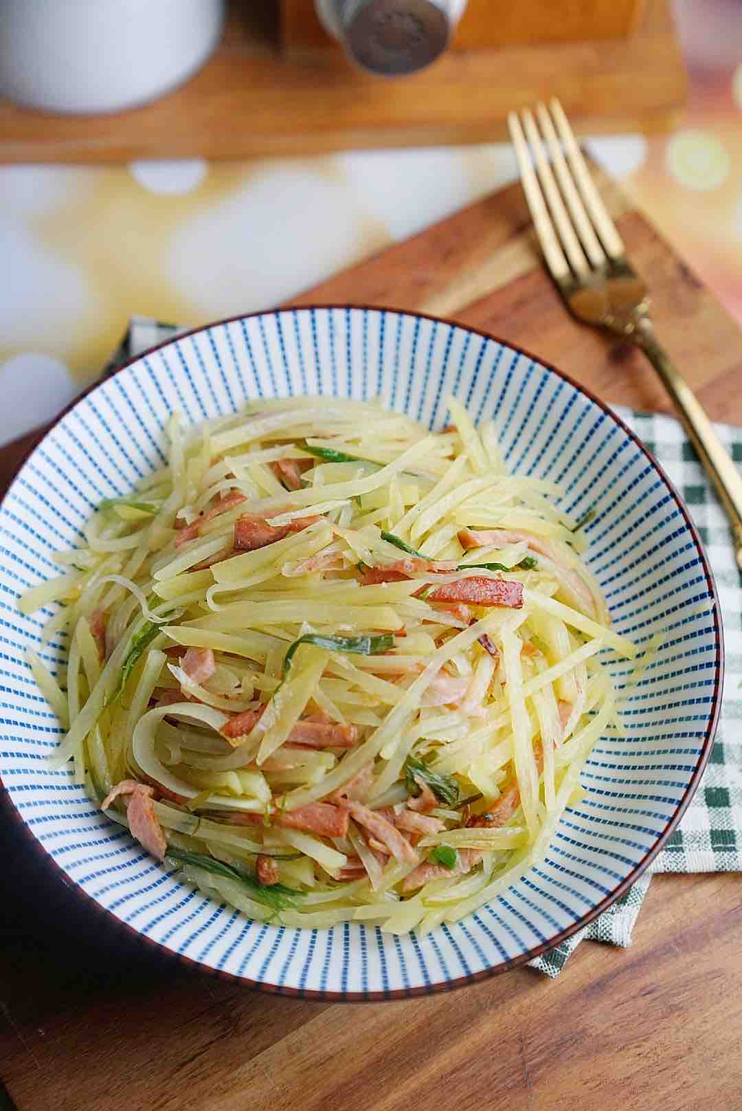 午餐肉炒土豆絲的做法-家常味炒菜譜-易網健康養生網 午餐肉炒土豆絲的做法-家常味炒菜譜