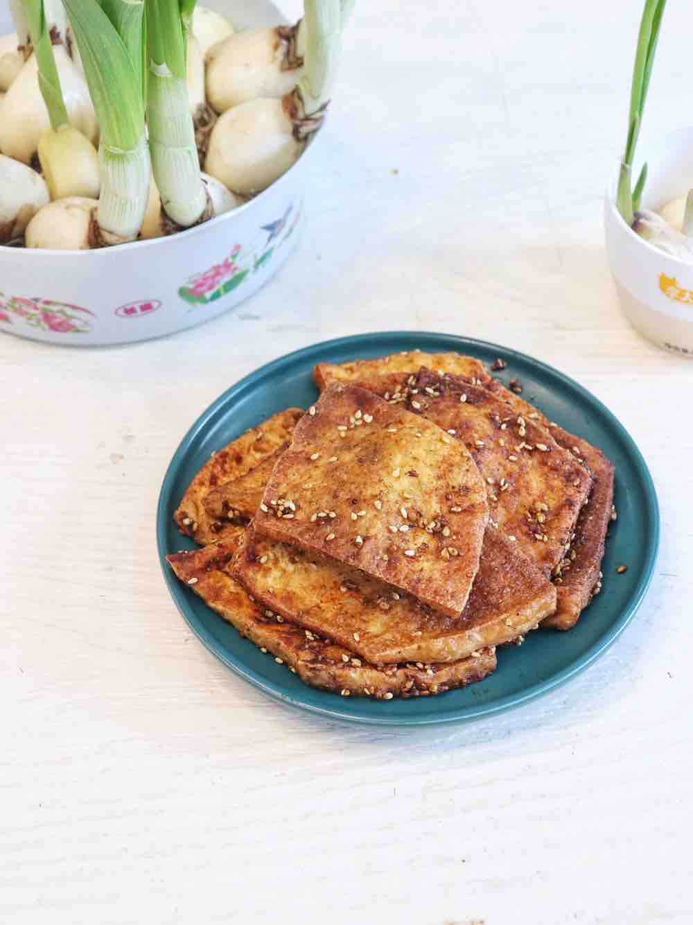 煎豆腐的做法-家常味煎菜譜-易網健康養生網 煎豆腐的做法-家常味煎菜譜