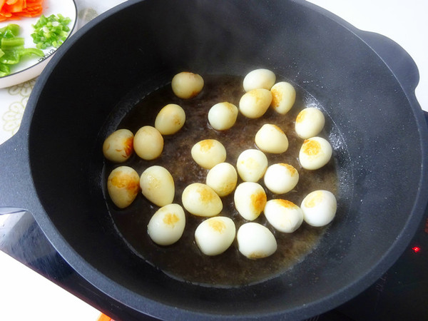 小炒鵪鶉蛋的做法-家常味炒菜譜-易網(wǎng)健康養(yǎng)生網(wǎng) 小炒鵪鶉蛋的做法-家常味炒菜譜