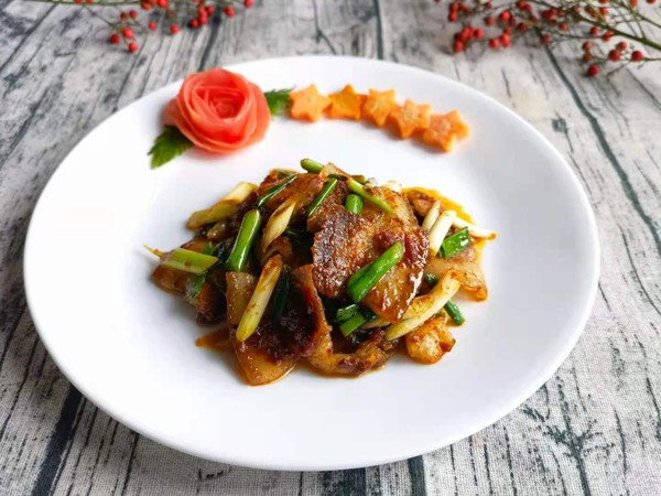 家常蒜苗回鍋肉的做法-家常味炒菜譜-易網(wǎng)健康養(yǎng)生網(wǎng) 家常蒜苗回鍋肉的做法-家常味炒菜譜