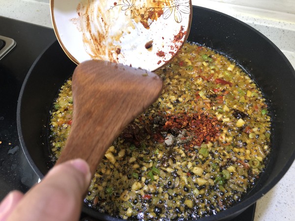 黯然銷魂炒涼粉【附豌豆涼粉制作方法】的做法-香辣味炒菜譜-易網(wǎng)健康養(yǎng)生網(wǎng) 黯然銷魂炒涼粉【附豌豆涼粉制作方法】的做法-香辣味炒菜譜