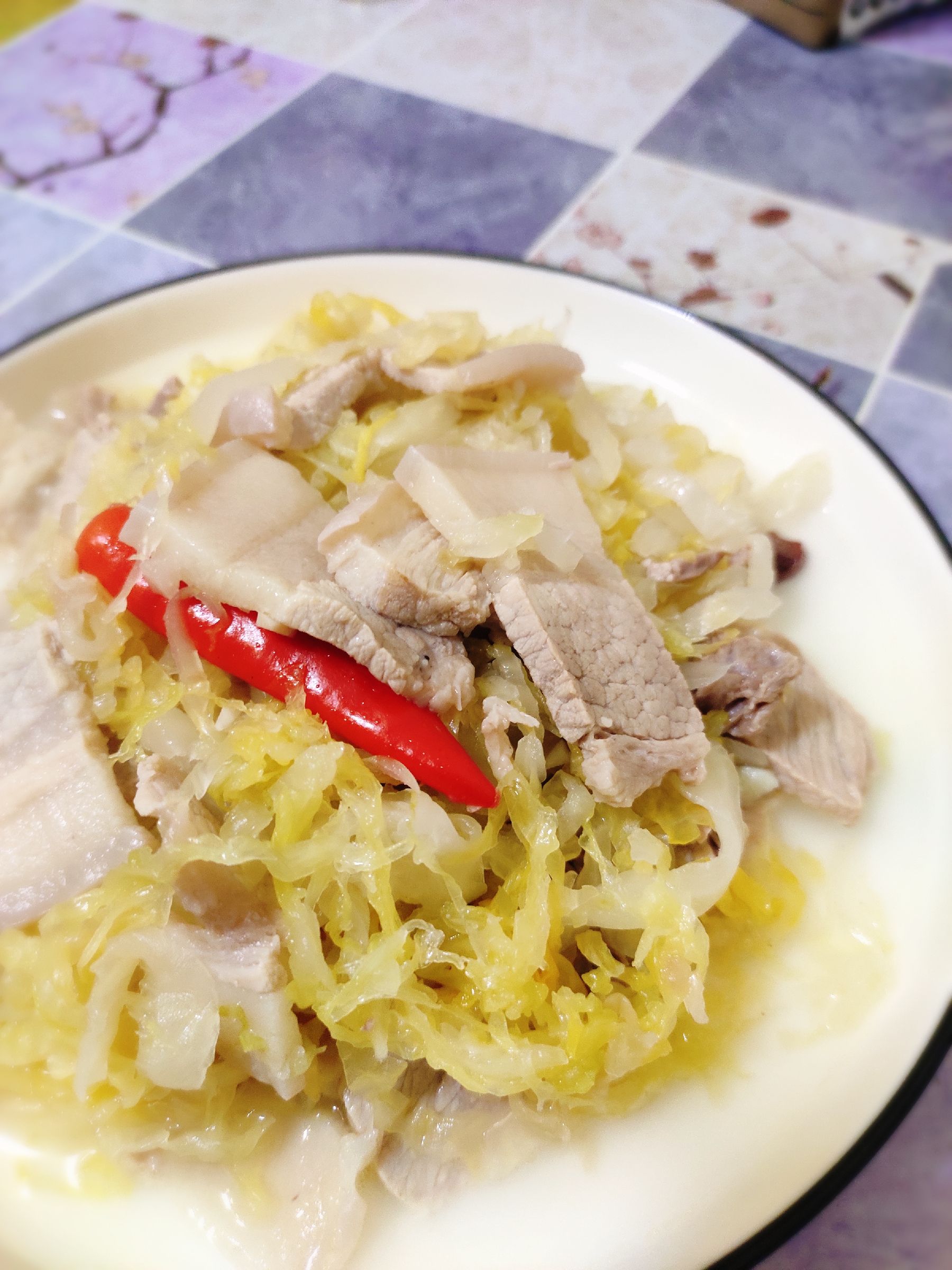 肥而不膩的酸菜川白肉的做法-咸鮮味燉菜譜-易網健康養生網 肥而不膩的酸菜川白肉的做法-咸鮮味燉菜譜